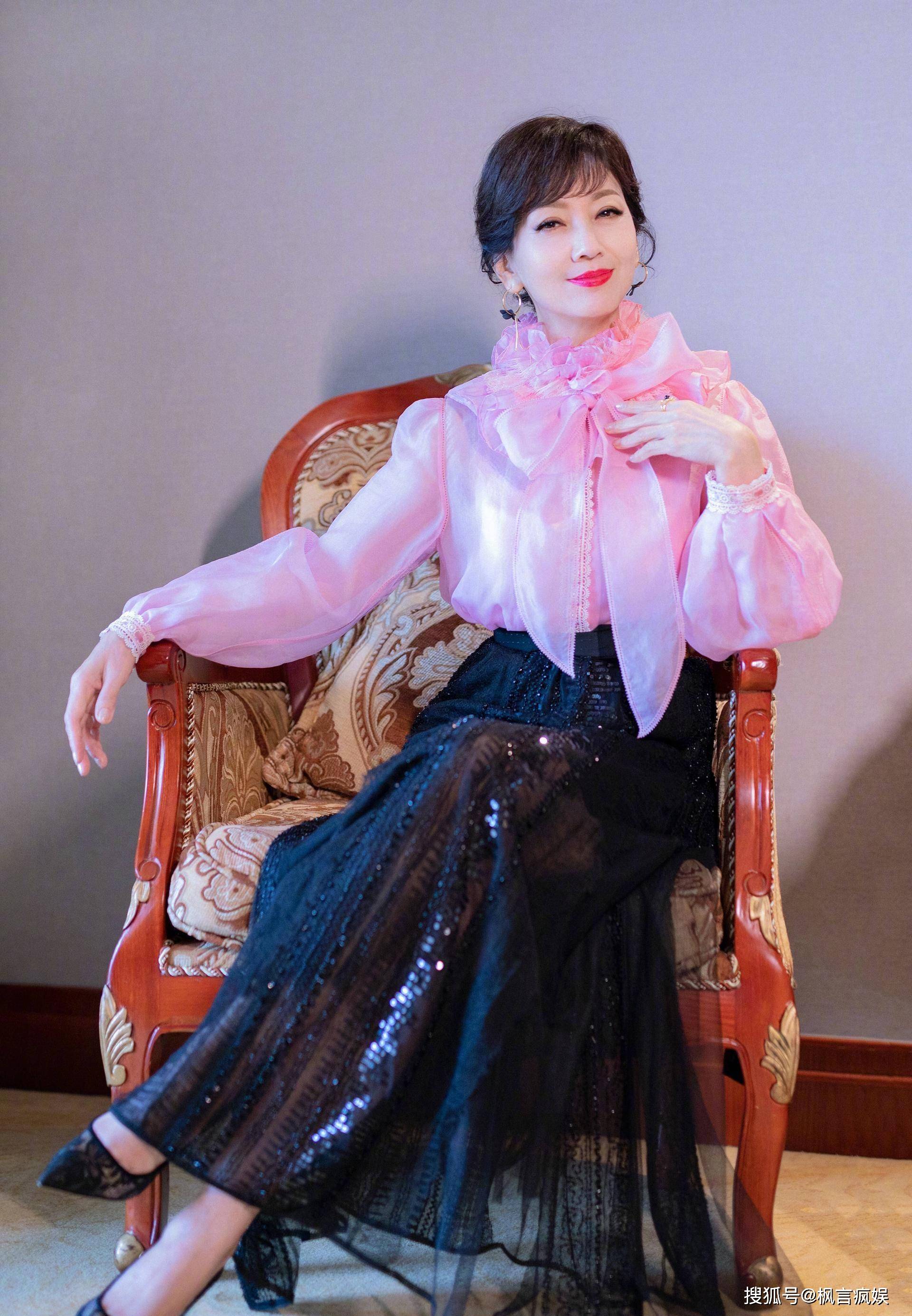 娱乐圈的"乱象",在70岁的赵雅芝身上,体现得淋漓尽致_女明星_网友