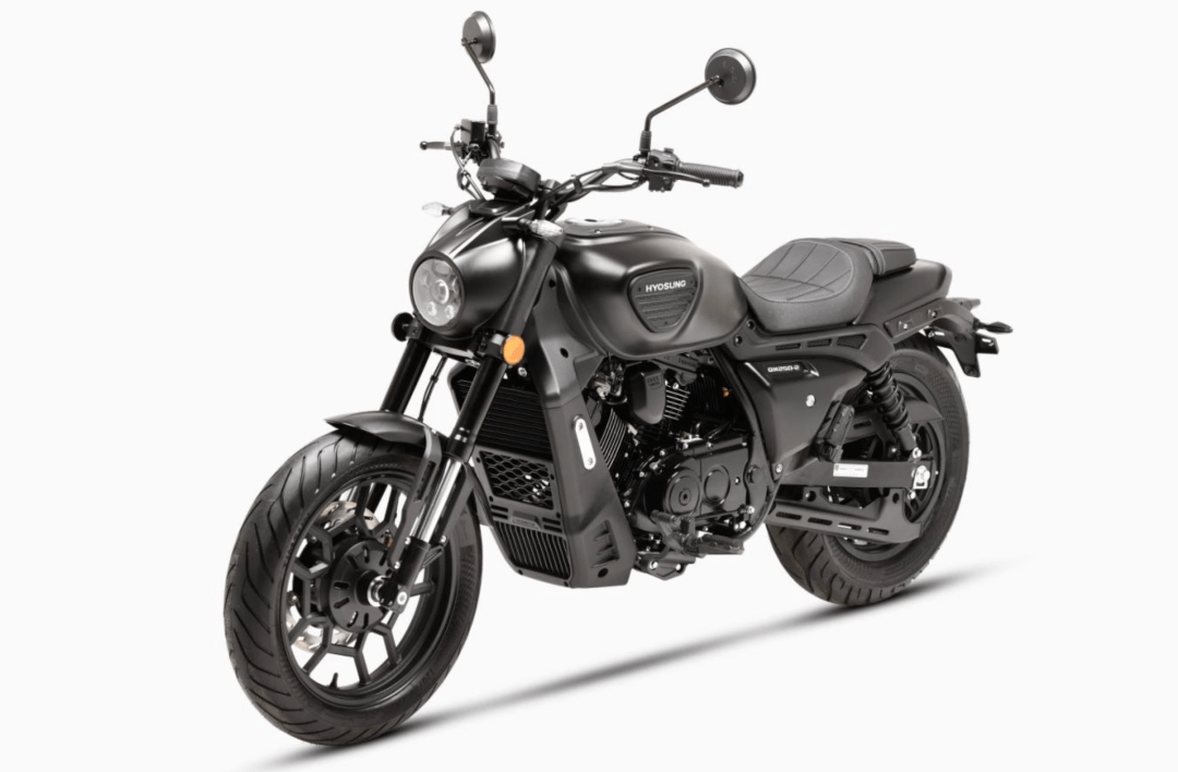 带点"复古味"的,只是如果把它和cm300或者灰石300闪300这些放到一起