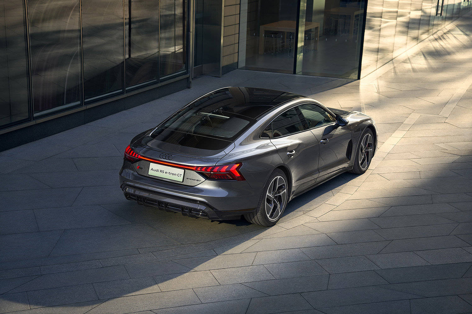 奥迪rs e-tron gt:纯电高性能gt的新标杆还是特斯拉的噩梦?