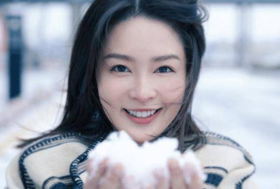 有种"颜值"叫李沁证件照,五官精致超清纯,驾照时间成亮点_明星_女神