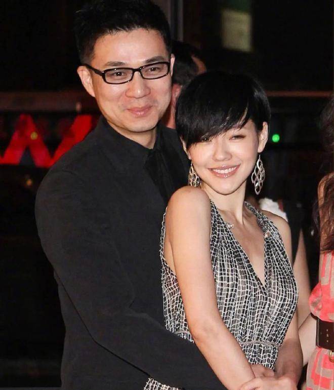 原来小s高调秀恩爱,大s卧床不起,s妈妈喊汪小菲:过来亲自把孩子抱走