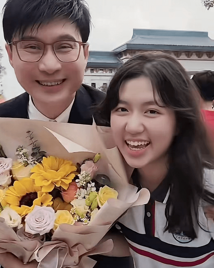 广东台一哥透露女儿被211名校录取,18岁爱女甜美可爱像爸_任永全_父亲