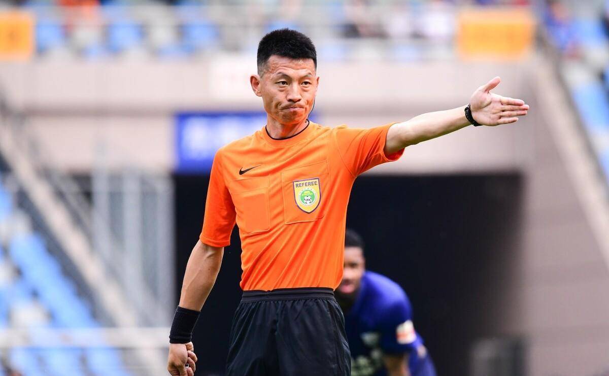 甄伟执法三镇踢海牛_比赛_裁判_名单