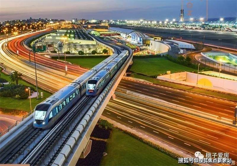 项目咫尺宝安国际机场,距离地铁12号线(在建)兴围站约400,1号线后瑞站