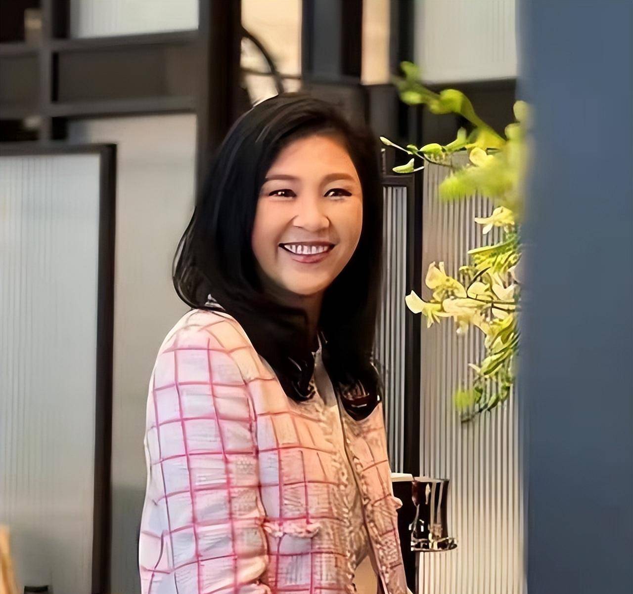 55岁的英拉也开始飞翔了!