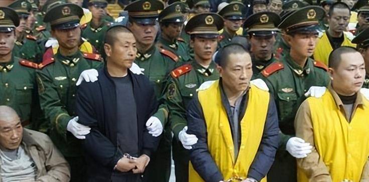 河北黑老大孙大洪,《征服》中封彪原型,现实中比刘华强更残忍_父母