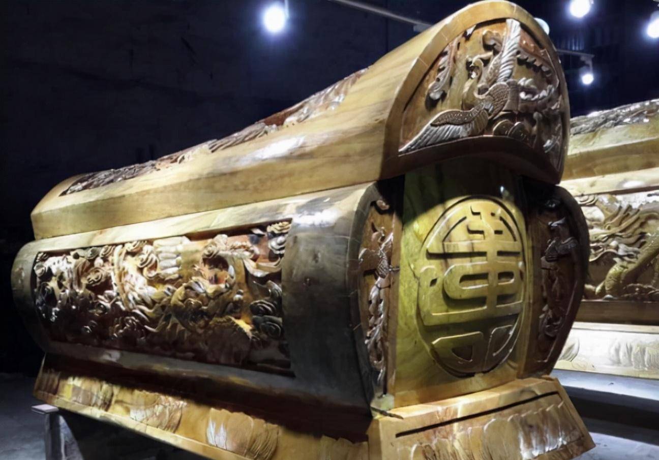 揭秘老北京丧礼上的杠夫:三年不开张,开张吃三年_紫禁城_棺椁_丧事