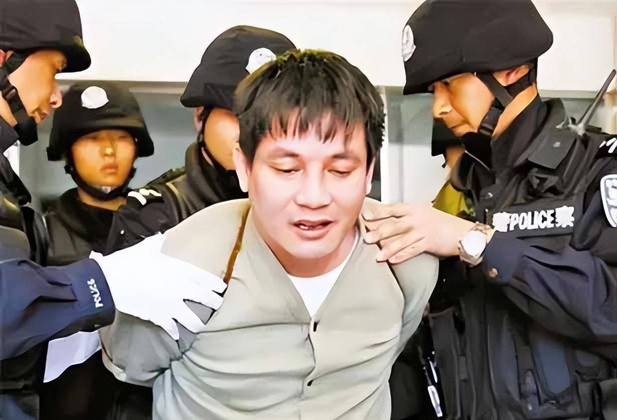 云南特警执行绝密任务失联,86天后妻子收6个字短信,嚎啕大哭_邹路遥