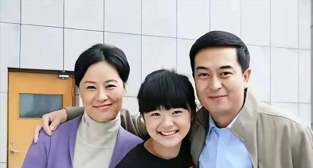 为了补偿自己的过失,宋思明带着老婆和女儿周末去游玩