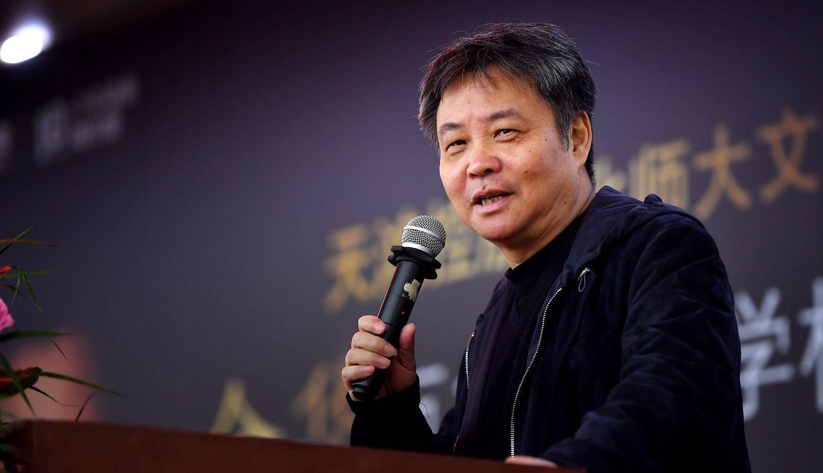 知名作家余华评梅西c罗惹争议,网友:你拿那么多版税能否分点给我_足球