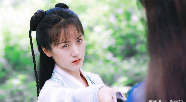 走出国门,欢瑞姜磊的海报却只有成毅,粉丝直言大气点_观众_袁冰妍