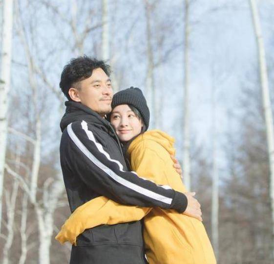 章龄之生日晒照,因崴脚得儿子悉心照顾,与老公认识15天就结婚_陈龙