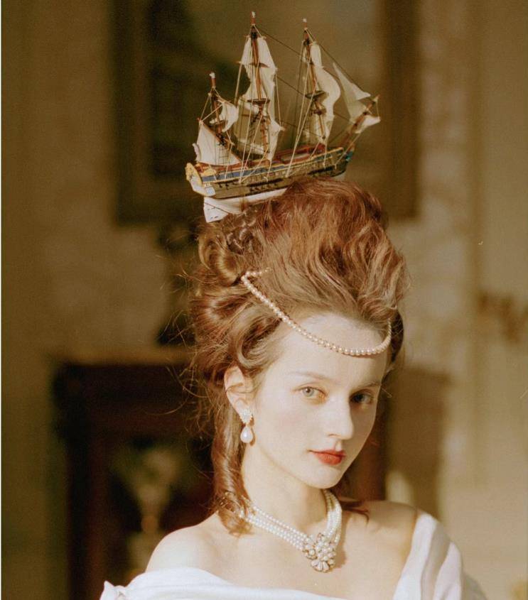 当我看到玛丽皇后的洛丽塔造型时,我才知道现在的洛丽塔是多么的"平凡