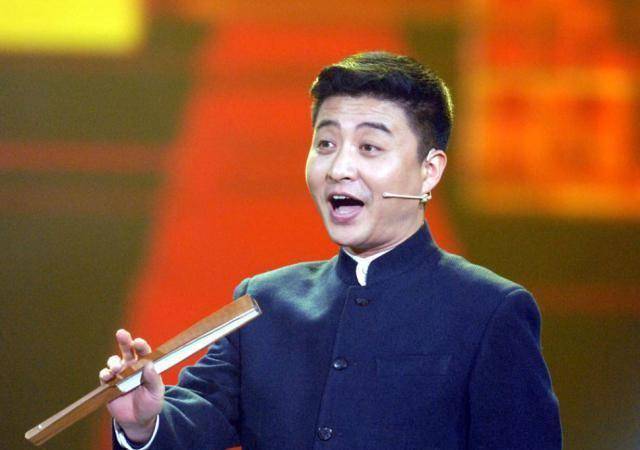 周炜:一个不是在拜师,就是在拜师路上的相声演员_作品_仕途_跳板