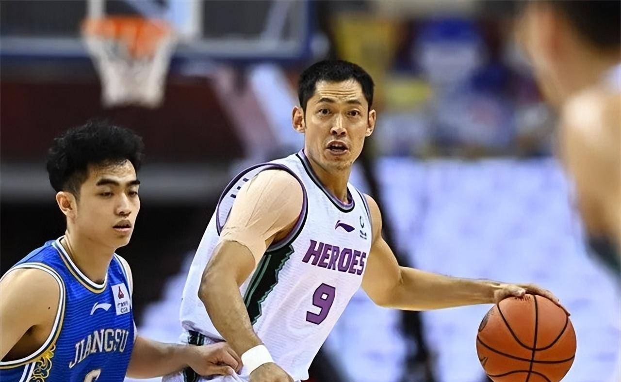 42岁张庆鹏现状:结婚十一年仍无儿女,执教天津首秀战绩7胜17负_比赛