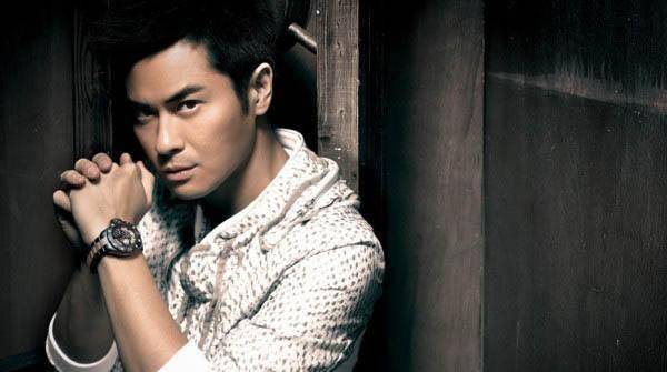 郑嘉颖晒照庆儿子周岁,与比自己小22岁娇妻却似同龄人_陈凯琳_家庭_的