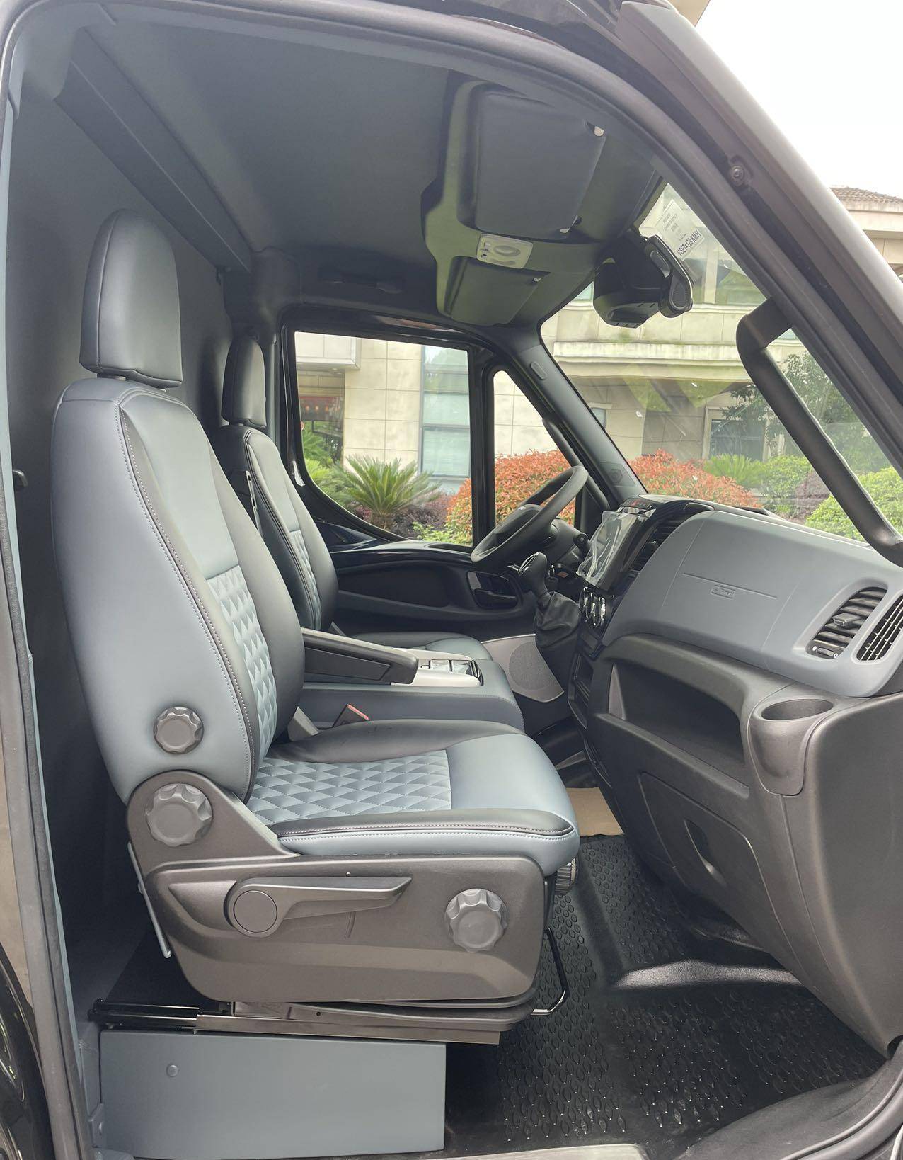 (商务车解说)意大利进口依维柯7座mpv商务车定制改装_搜狐汽车_搜狐网