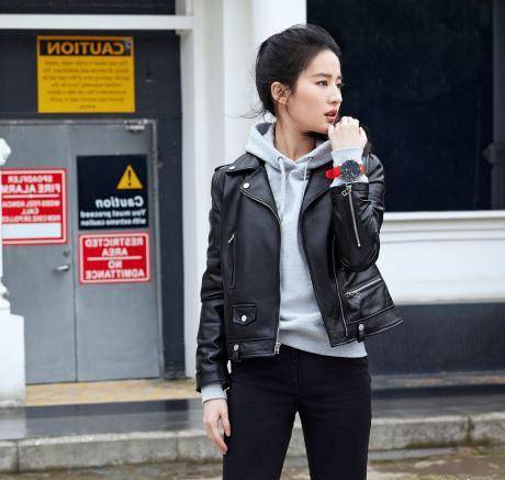 刘亦菲可甜可飒!