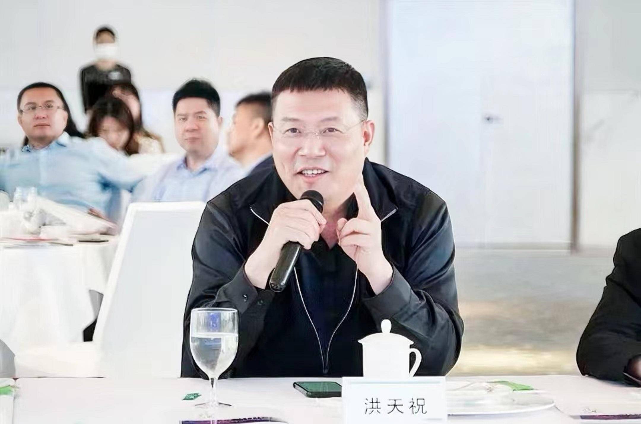 它的成功背后,是创始人洪天祝的专业而独特的管理理念,以及公司员工们