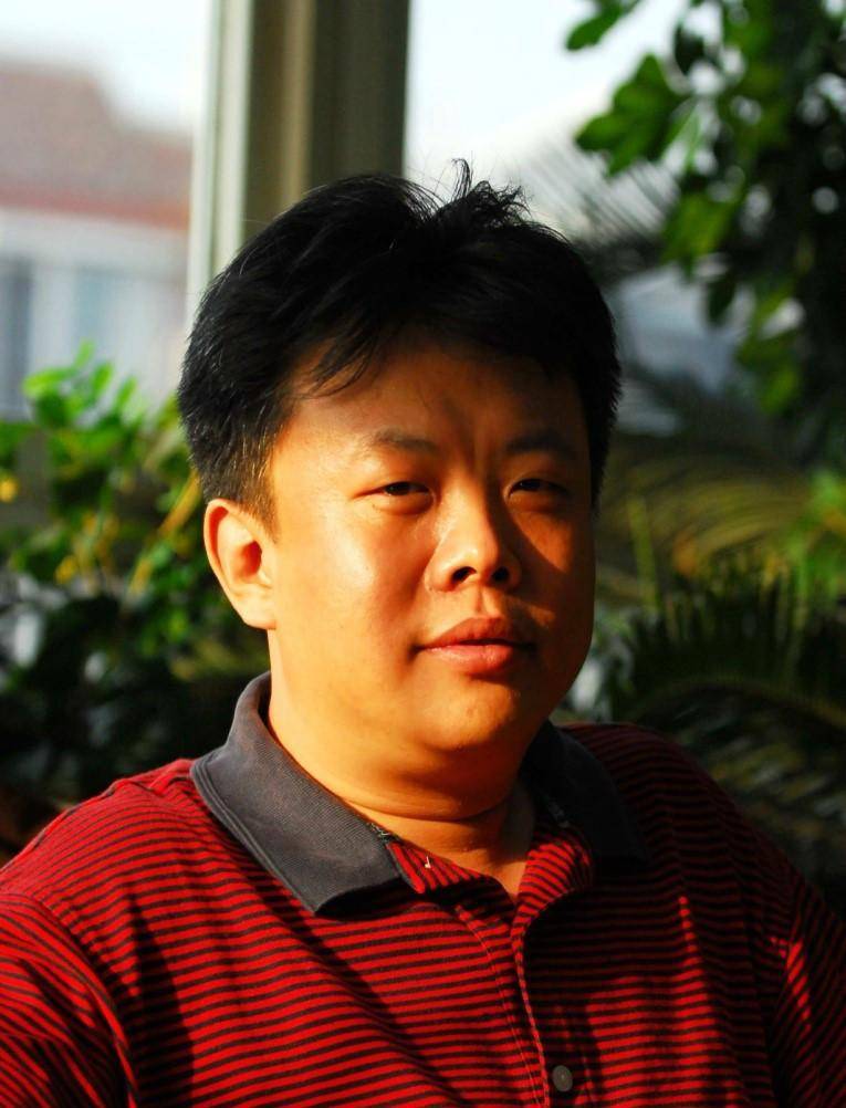 著名导演蒋虎:与主持人春妮分手后单身至今,午夜梦回时可后悔过_中央