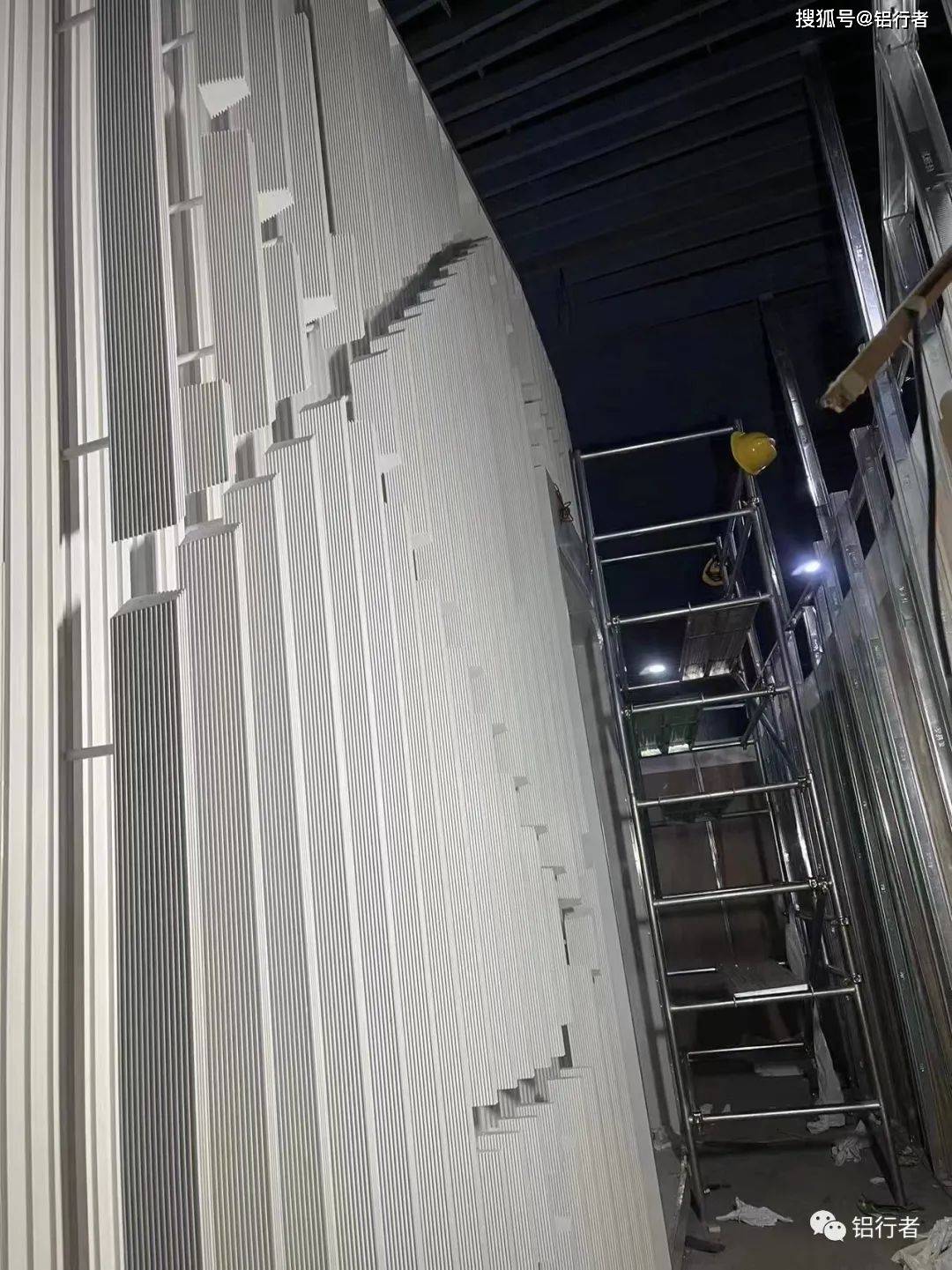 冲孔铝板门头,定制铝型材门头,同款dior迪奥门头装饰效果绝了!