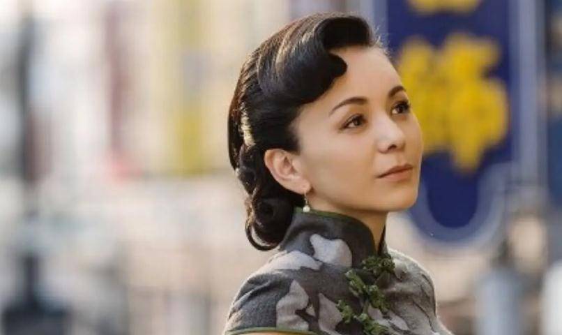 50岁的"雪姨"王琳为43岁的黄奕下跪后,让嘉宾脸色大变_角色_观众_小