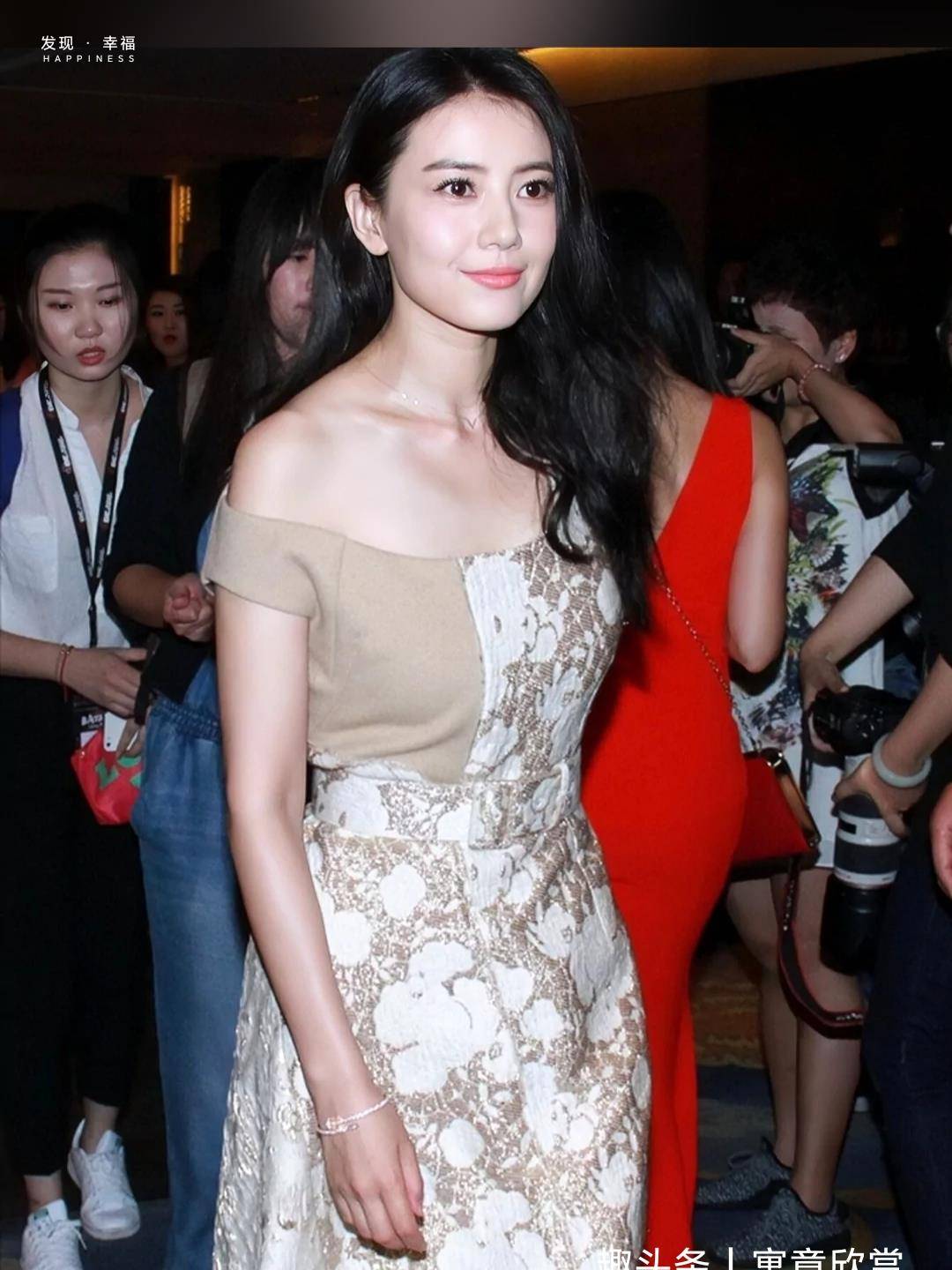 42岁的高圆圆简约风,她的状态怎么样?_明星_生活_年龄