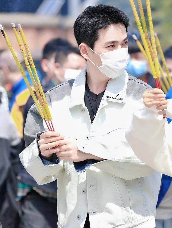 朱一龙新剧《叛逆者》官宣开机,换寸头发型清爽帅气,女主角实力不俗