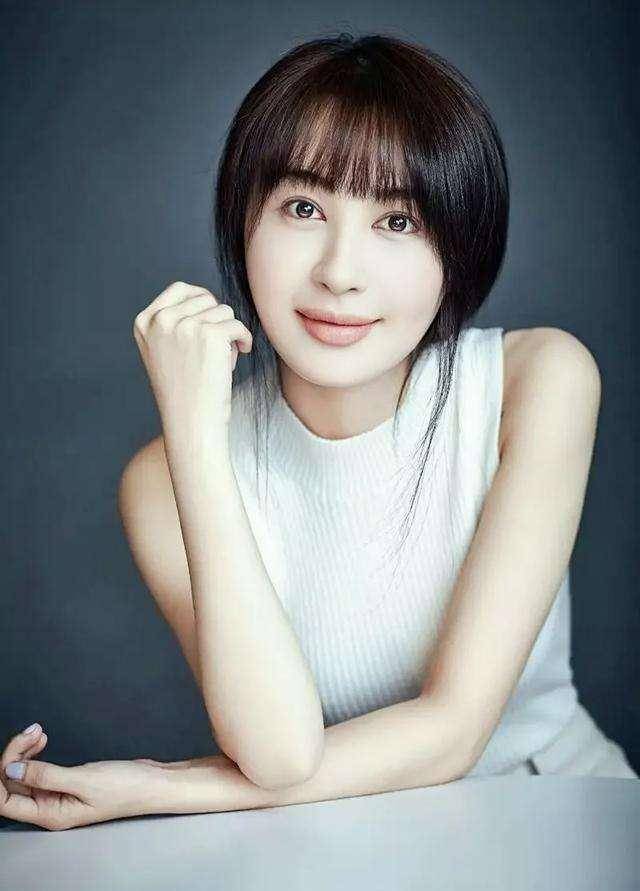 分手多年,黄晓明结婚又分手,李菲儿35岁仍单身,一心拼事业_节目_工作