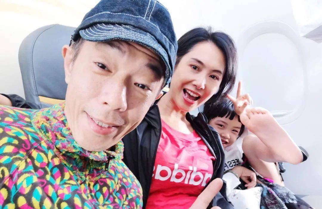 朱茵老公上内地节目热血献唱 57岁摇滚铁汉只对妻子认输?_黄贯中_感情