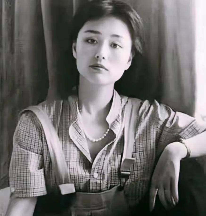 女演员廖学秋:4岁父母双亡,婚姻不幸,68岁依旧单身拉扯孩子