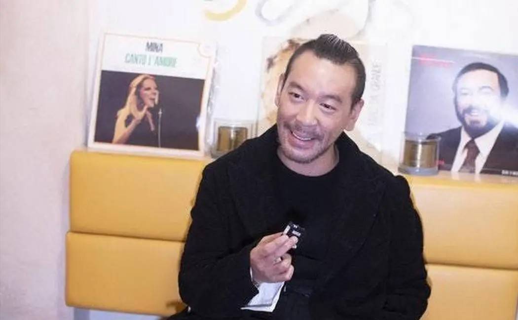 阿娇前任富二代麦浚龙,与混血女友秀恩爱,交往超10年仍不结婚_感情