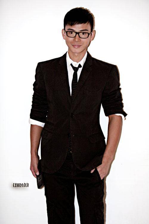 海岩之子侣皓吉吉:父亲是我的榜样,如今42岁也成了导演_剧中_儿子