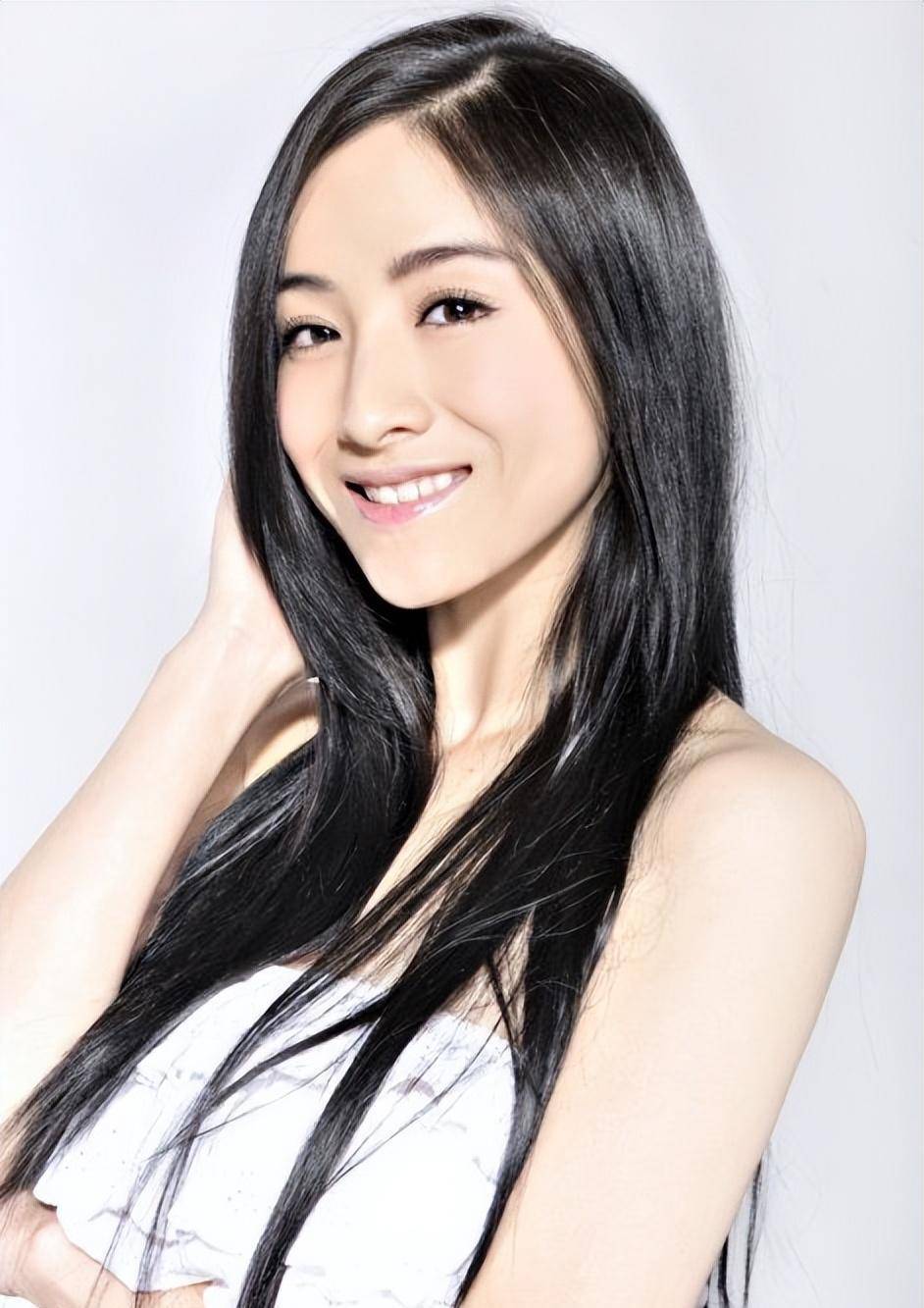 事实证明,11年前举报张艺谋"超生"的何珺,已经走上了另一条路_肖华