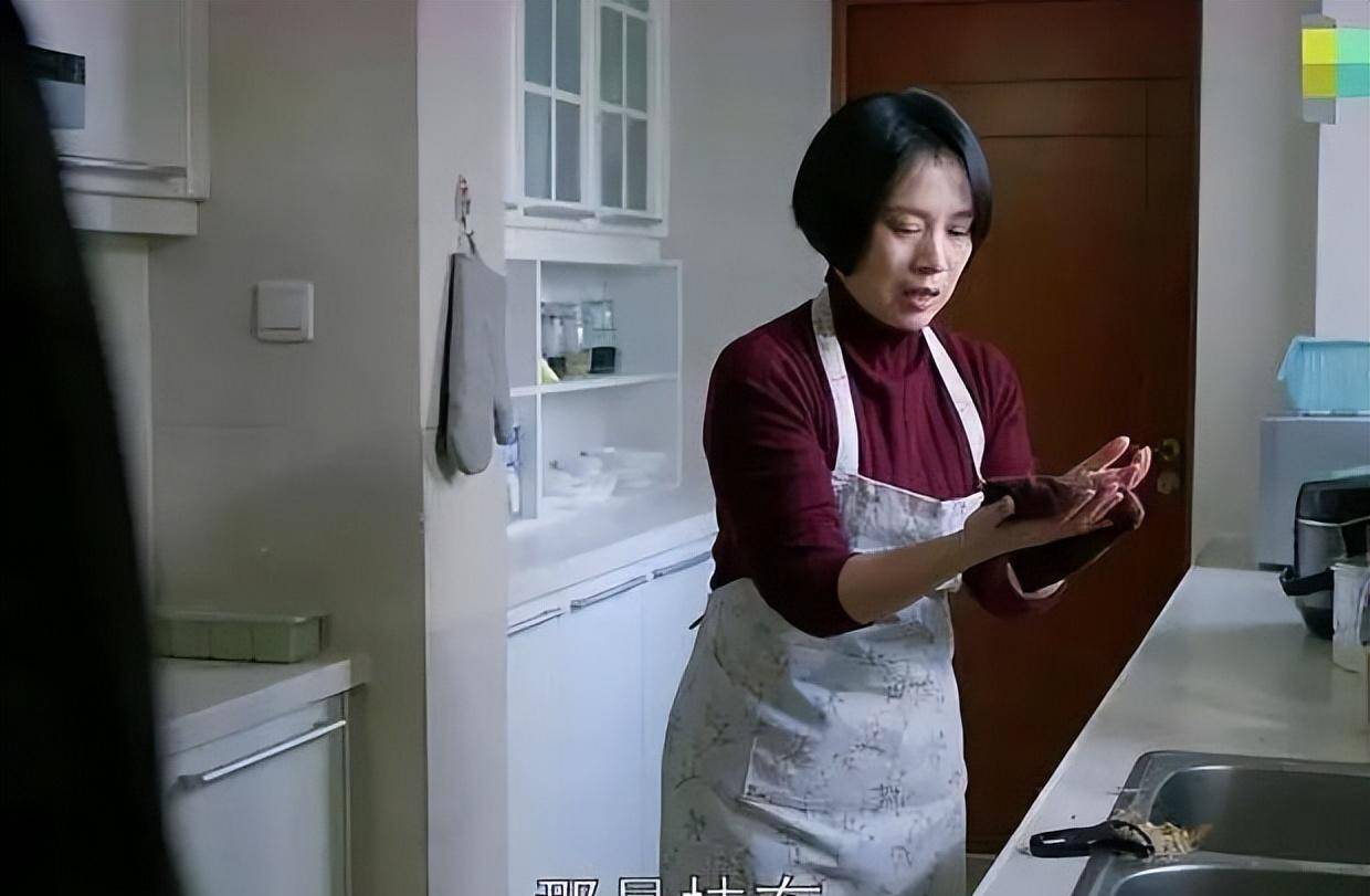 陷阱:近60岁保姆被骗去美国成女奴,学狗爬吃头发_黄丽丽_郭玲_不知道