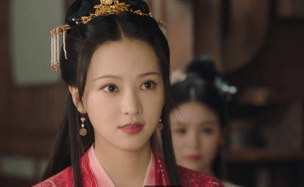 《跑男》出名,《长相思》大爆,明明没整容,却差点认不出黄灿灿_涂山篌