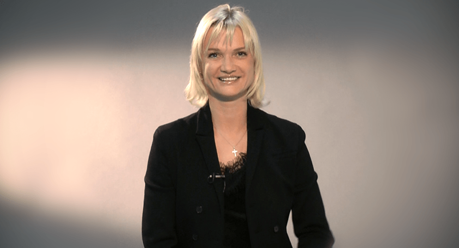 "高低杠女王"霍尔金娜,7块奥运会奖牌,6个动作以她的名字命名