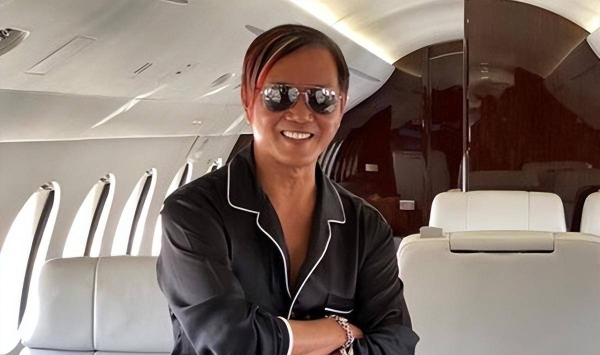 新晋澳门赌王洪永时,一口气买30辆豪车,四婚娶外国嫩模_父亲_工作