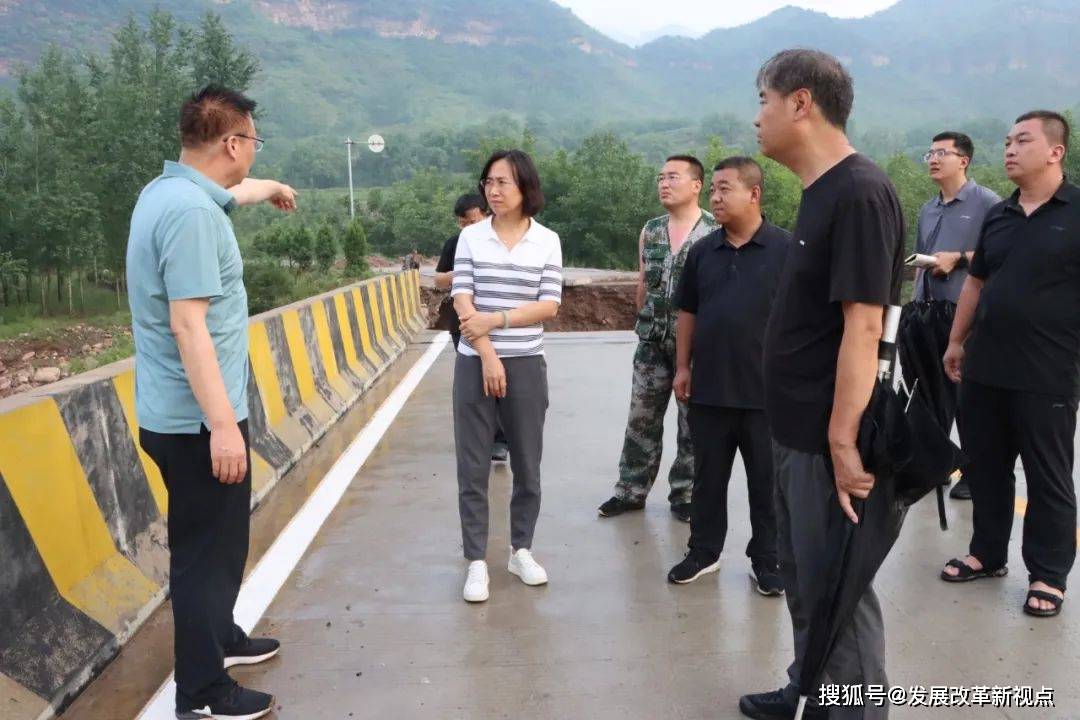 黄亚平深入昔阳东冶头镇,孔氏乡实地察看灾情并指导抢险救灾工作_受灾