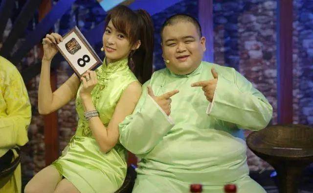 与三位女演员同台说相声,德云社刘喆的待遇,真是令同行羡慕_孙越和