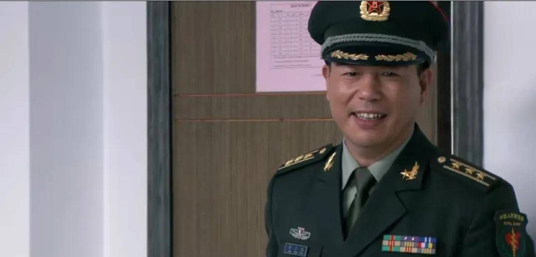 利刃出鞘:康团长和特战旅参谋长范天雷哪个更厉害_铁拳_级别_旅长