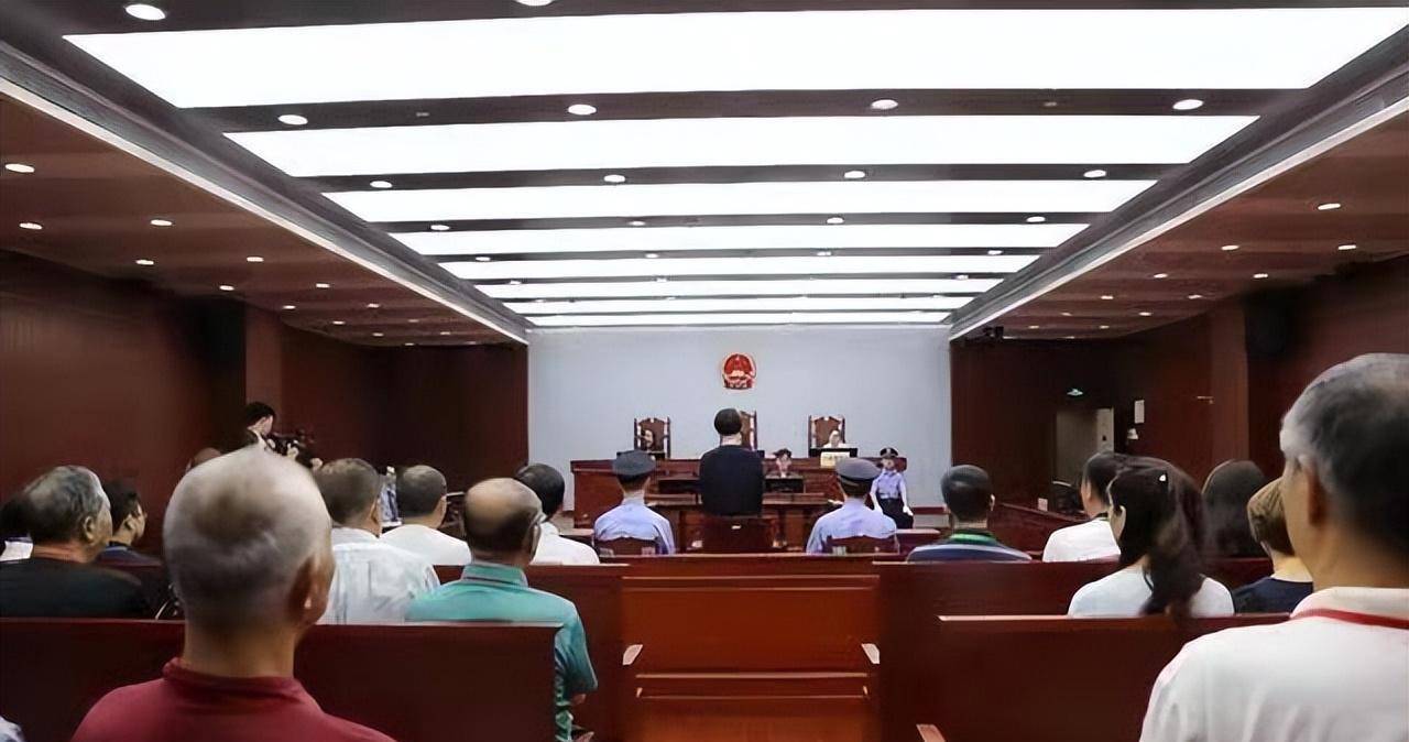 上海杀妻案:将尸体藏匿冰柜105天,透支亡妻10万信用卡花天酒地_杨俪萍