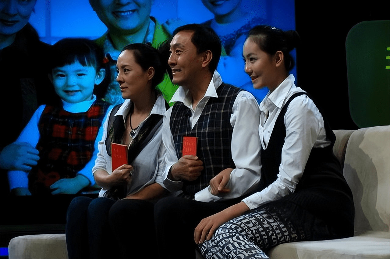 接下来,咱们再来介绍一下,这部剧中的第五对夫妻,他们就是饰演白景怡