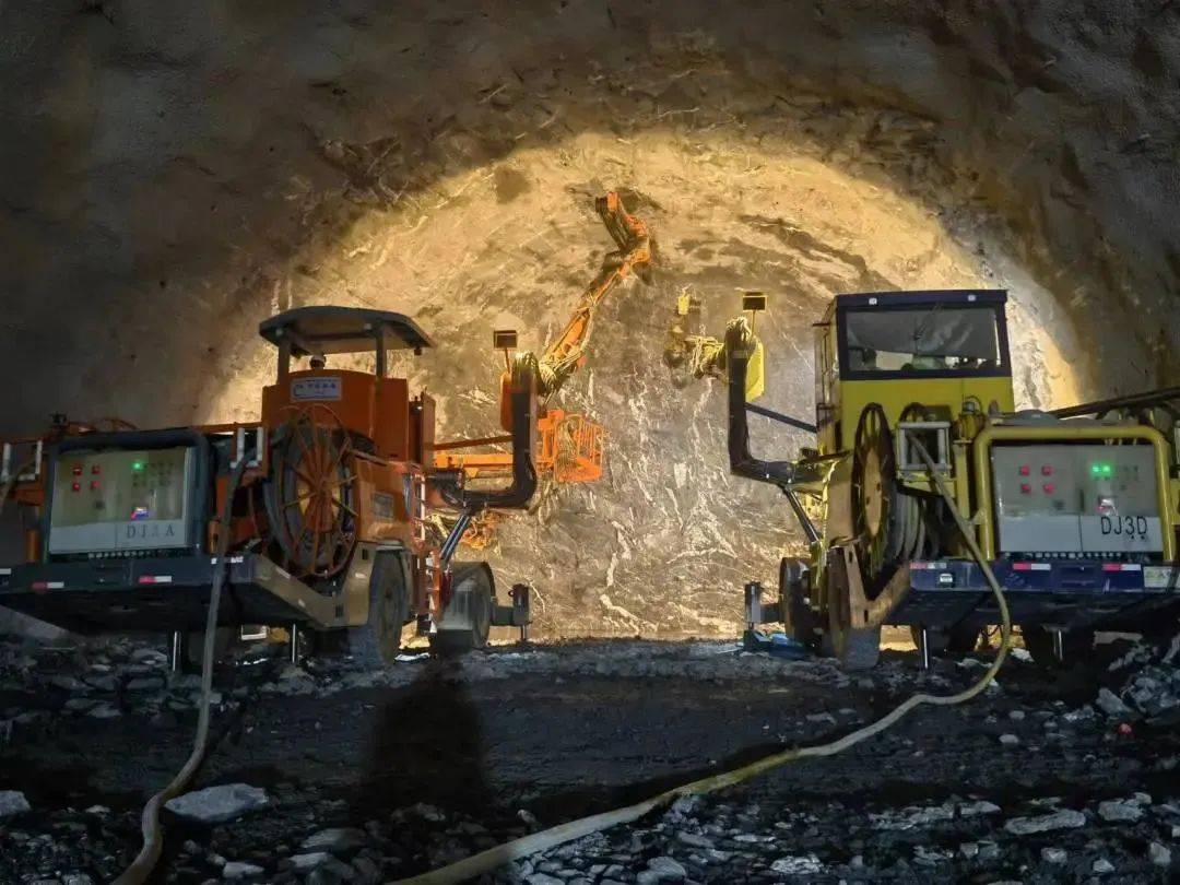 广湛高铁新进展丨大地隧道顺利贯通_工程_资料_地貌