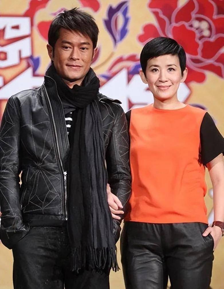 与导演陈可辛甜蜜合影,女儿亲吻送祝福,古天乐惊_生日_情感_照片