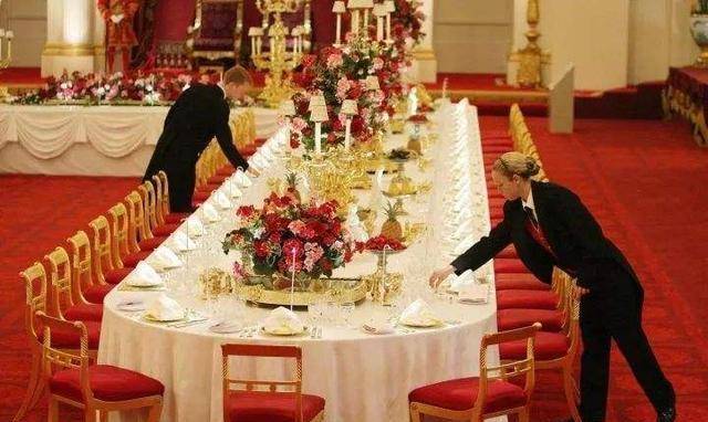 英国的顶级御宴:4千多件银餐具,上百名厨师,摆盘精准到毫米_国宴_国家