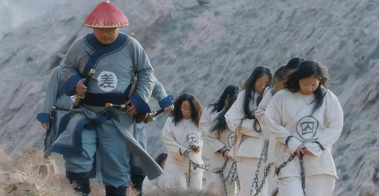古代女囚发配千里,为何官差不怕累不怕路途艰辛,争