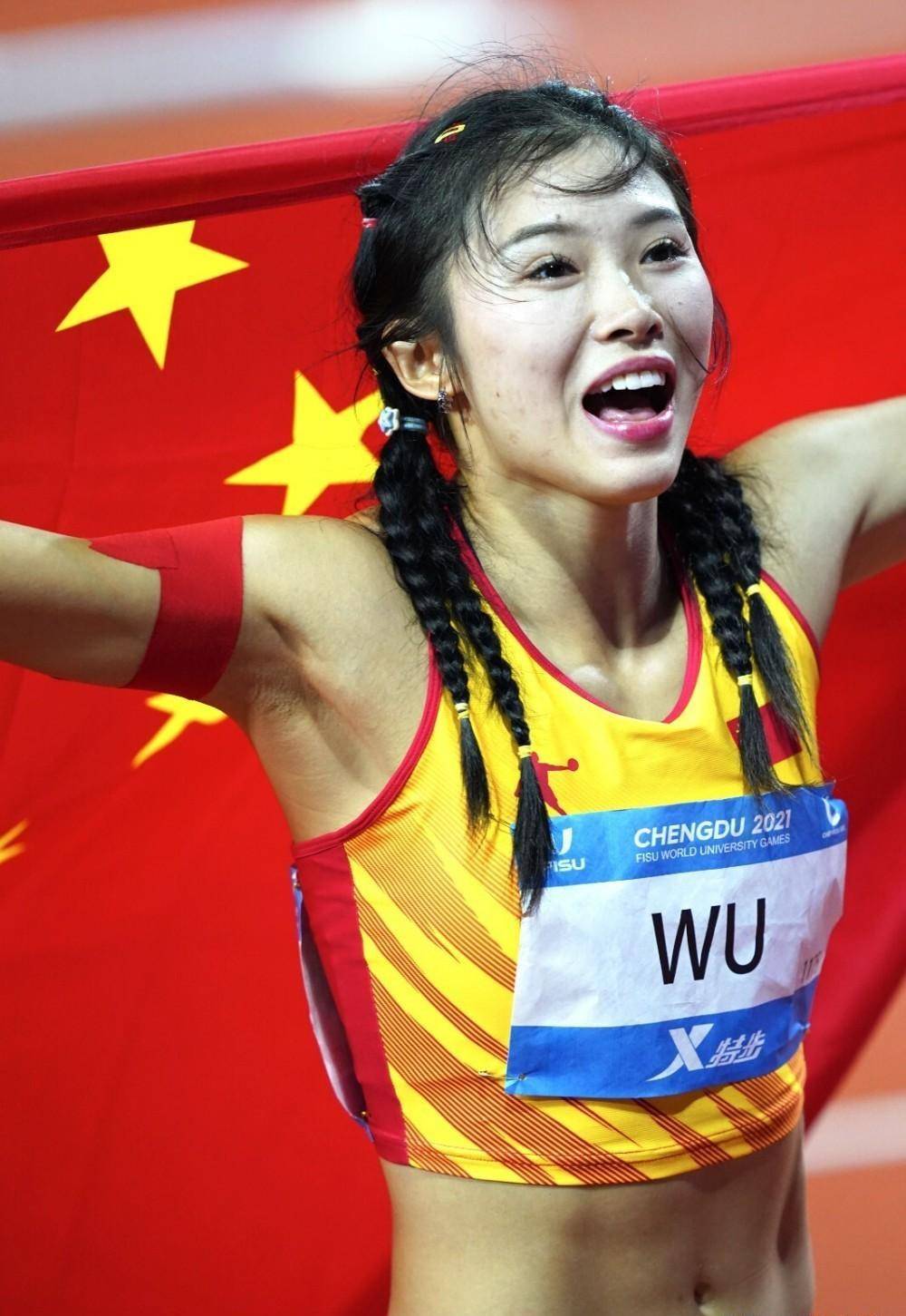 她不仅仅是一个拥有颜值的女子,更是一个勤奋训练的运动员.