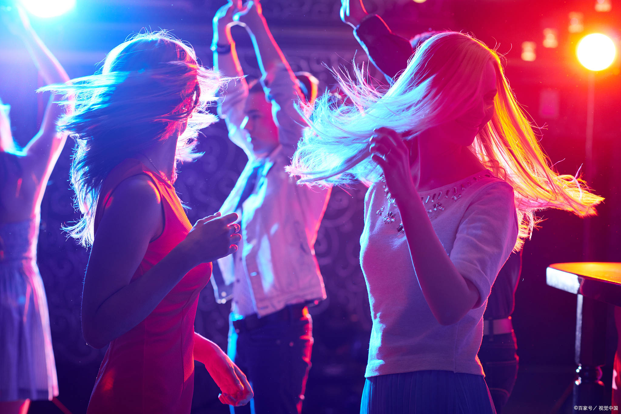 大多数男生为什么接受不了女生蹦迪?_女孩子_基本_室友