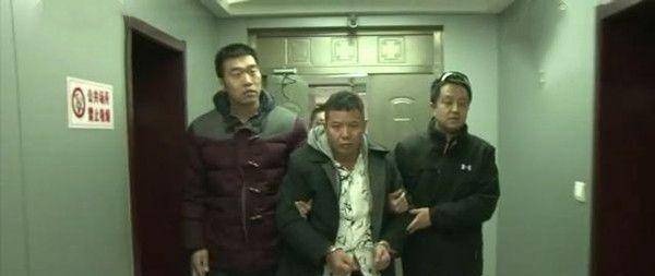 小四毛被捕1993年2月9日,负责踩点的刘某平,在大观园浴室发现了小四